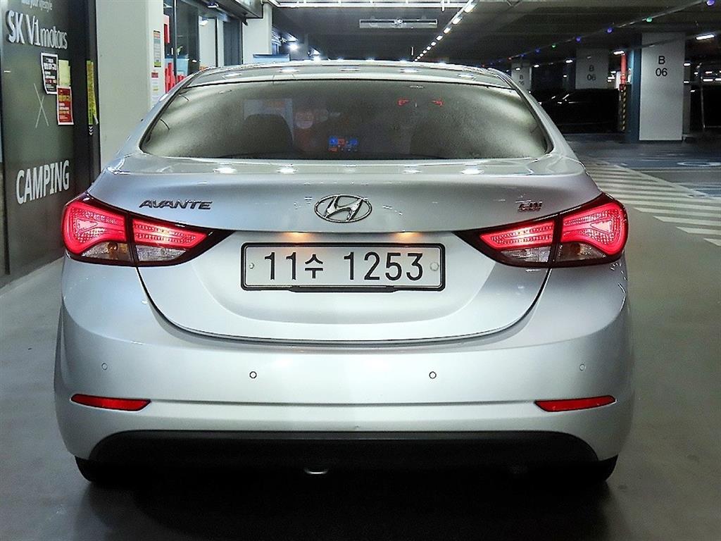 HYUNDAI Avante - Vista 5