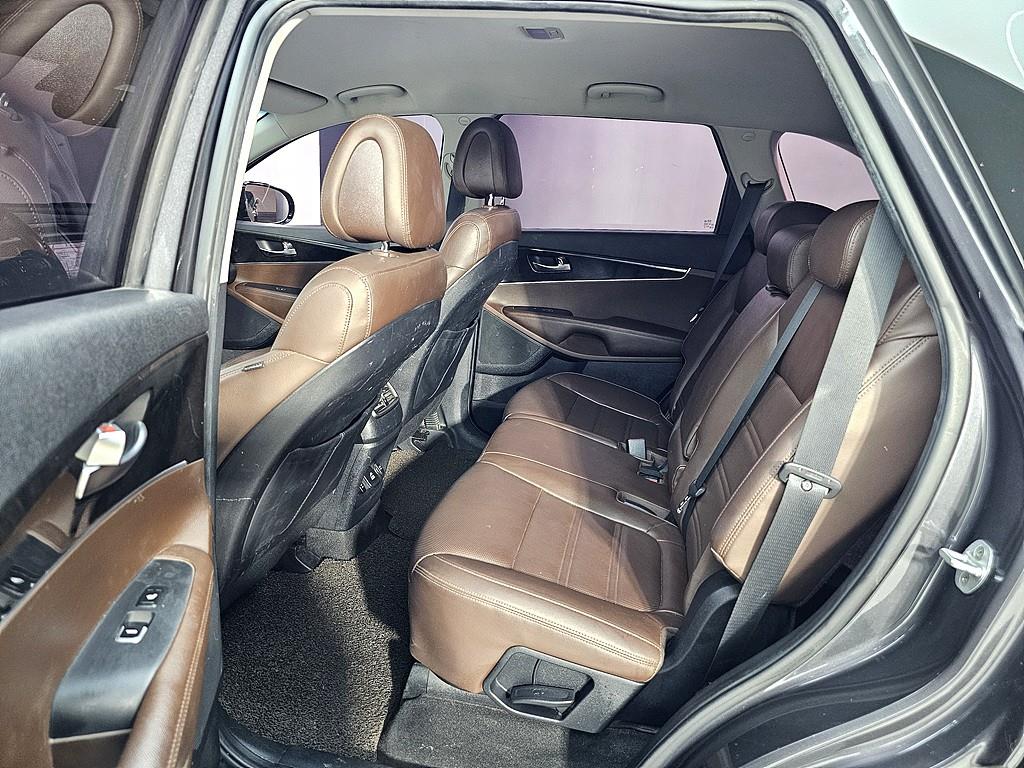 KIA Sorento - Vista 9