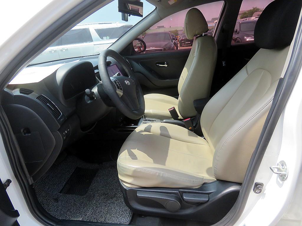 HYUNDAI Avante - Vista 5