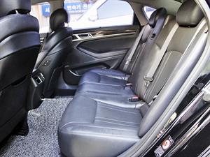 HYUNDAI Genesis - Vista 8
