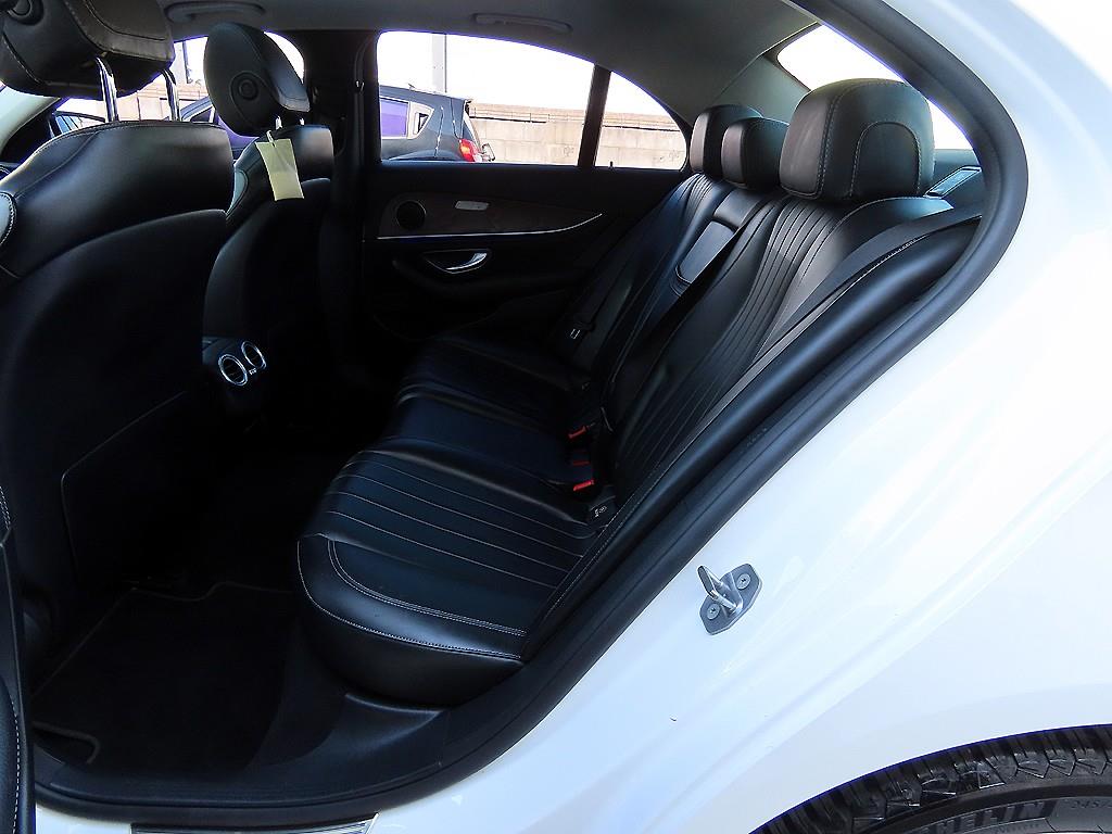Mercedes Benz E class - Vista 6