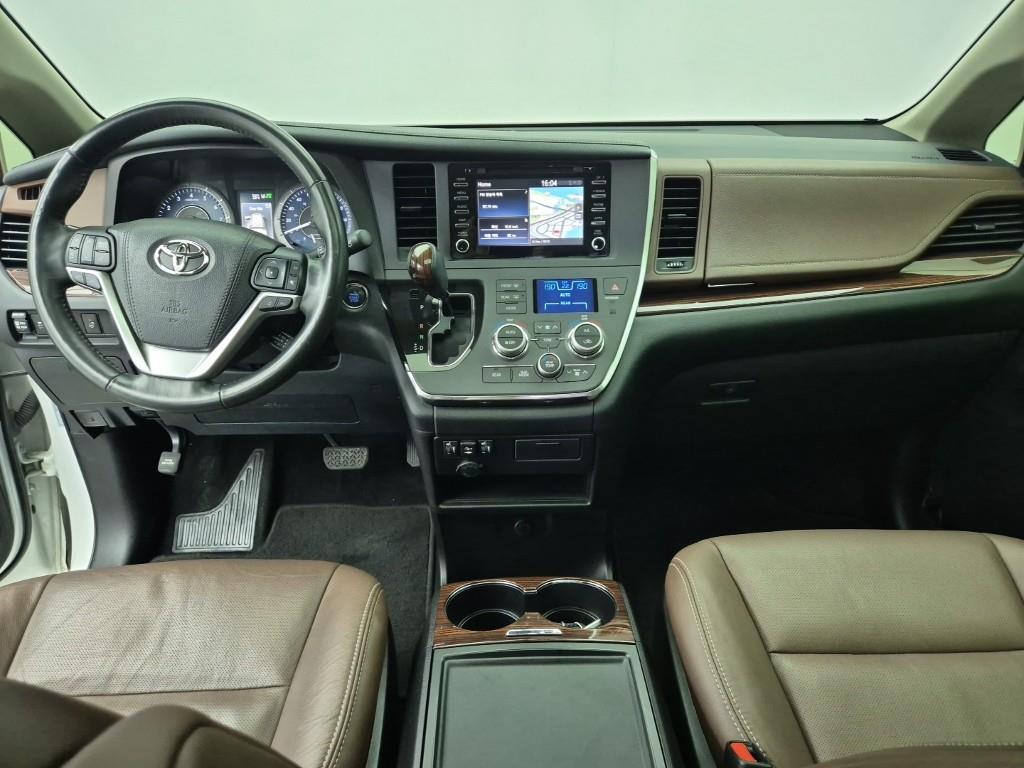 Toyota Siena - Vista 5