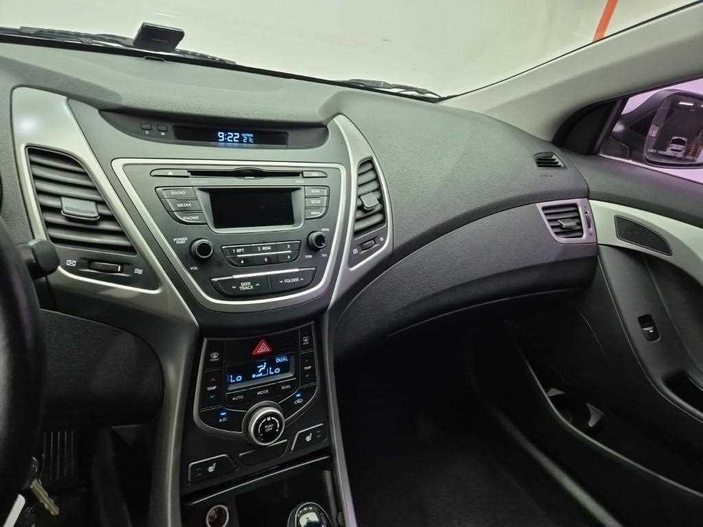 HYUNDAI Avante - Vista 10
