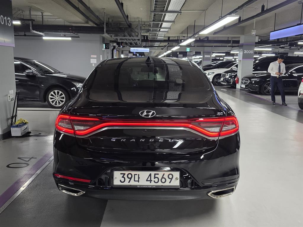 HYUNDAI Grandeur - Vista 5