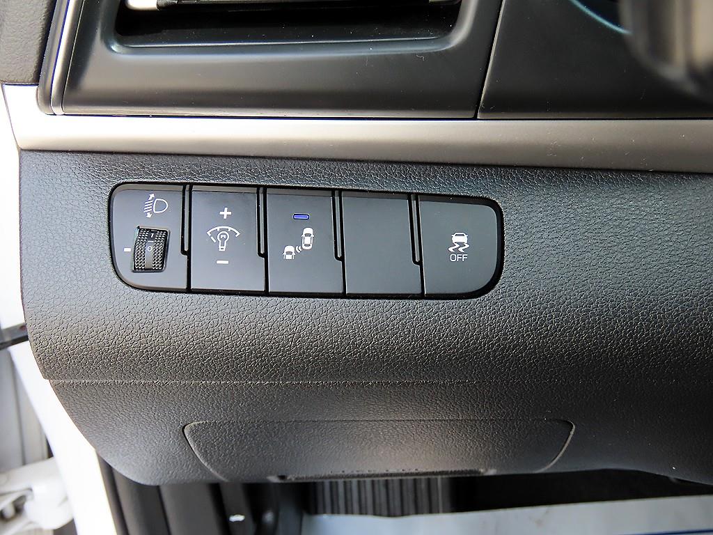 HYUNDAI Avante - Vista 12