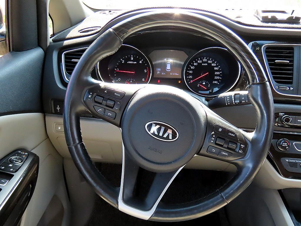 KIA Carnival - Vista 8