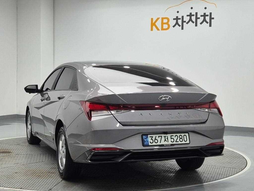 HYUNDAI Avante - Vista 2