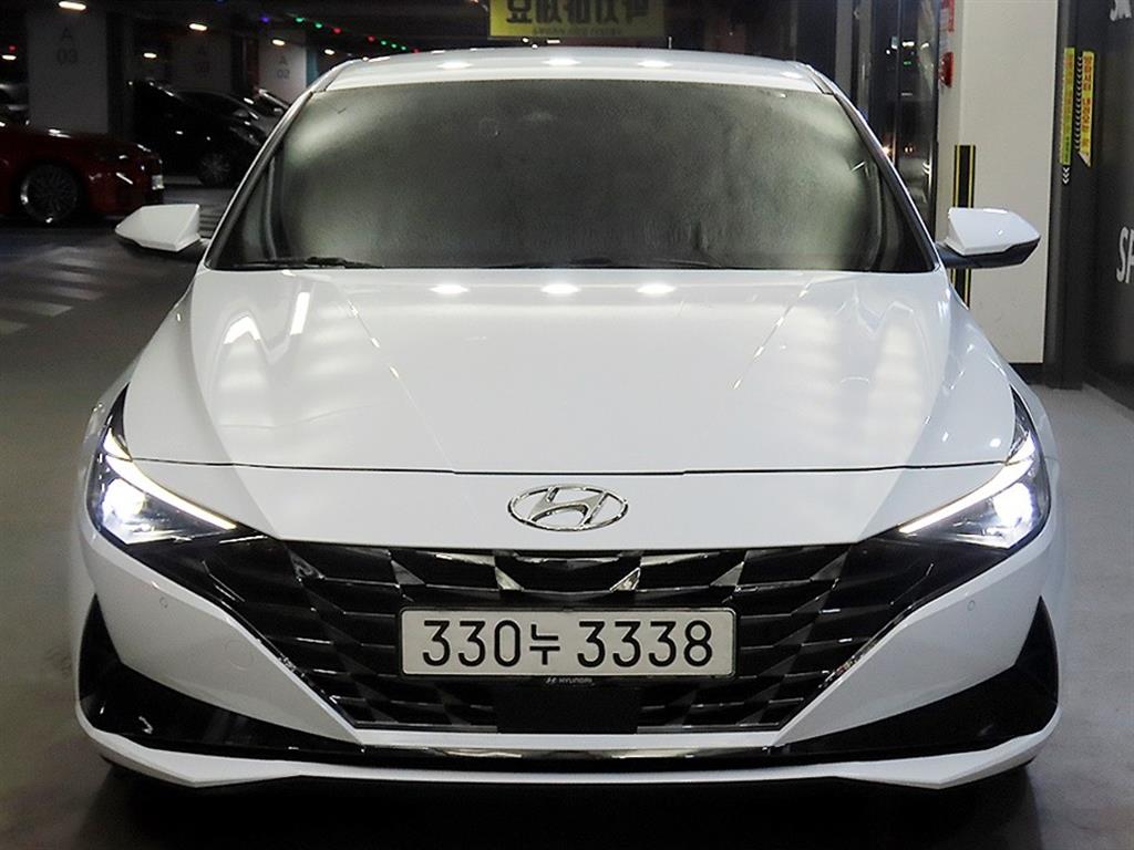 HYUNDAI Avante - Vista 2