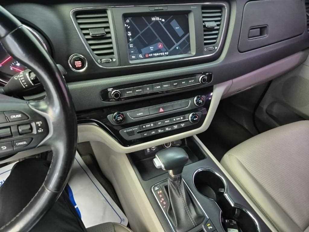 KIA Carnival - Vista 10