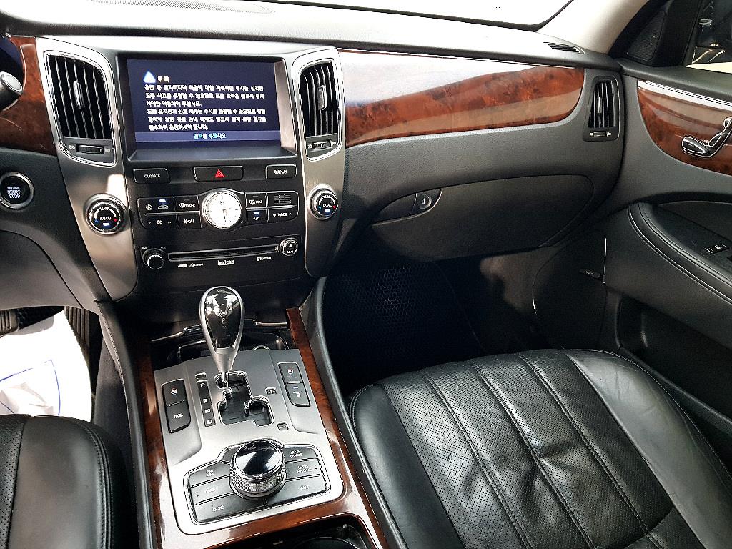 HYUNDAI Equus - Vista 10