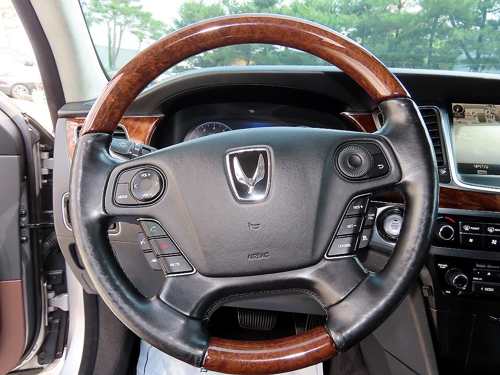 HYUNDAI Equus - Vista 8