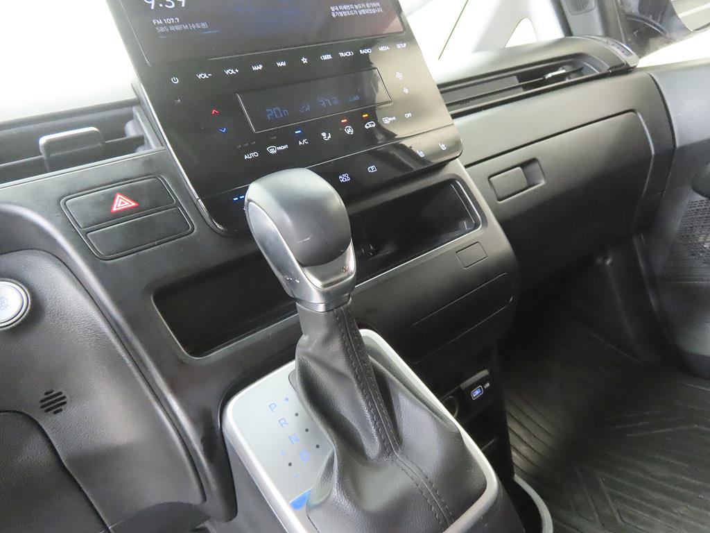 HYUNDAI Staria - Vista 10