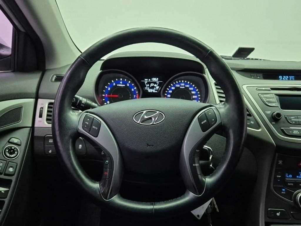 HYUNDAI Avante - Vista 9