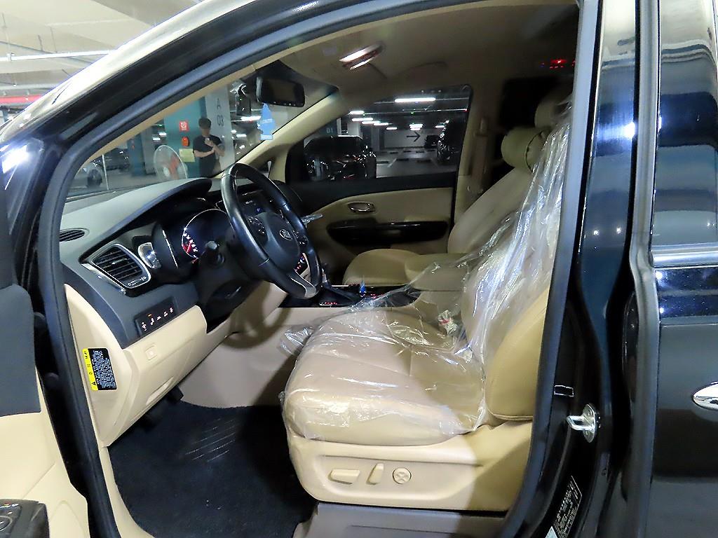KIA Carnival - Vista 6
