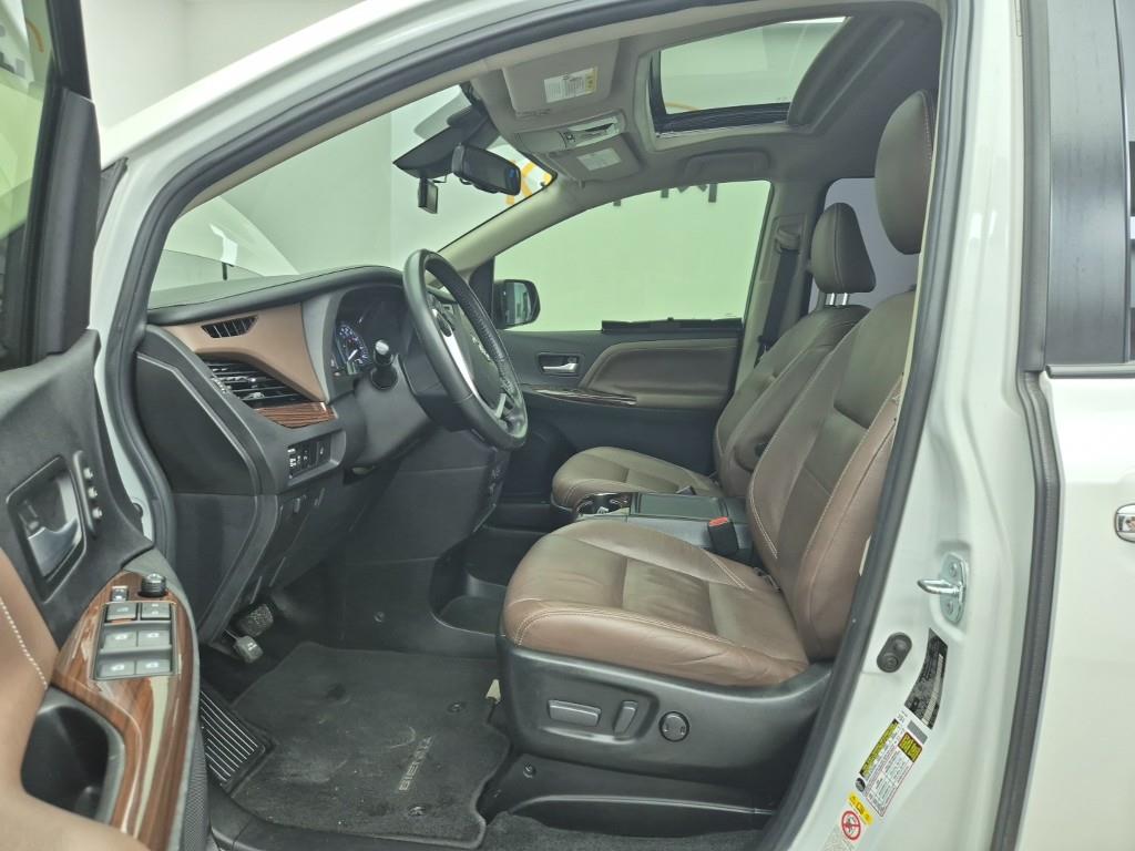 Toyota Siena - Vista 11
