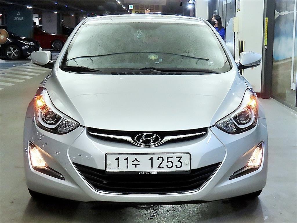 HYUNDAI Avante - Vista 2