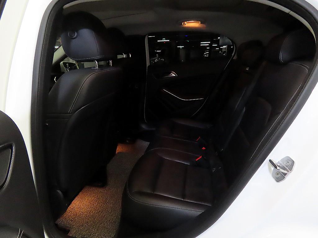 Mercedes Benz GLA Class - Vista 7