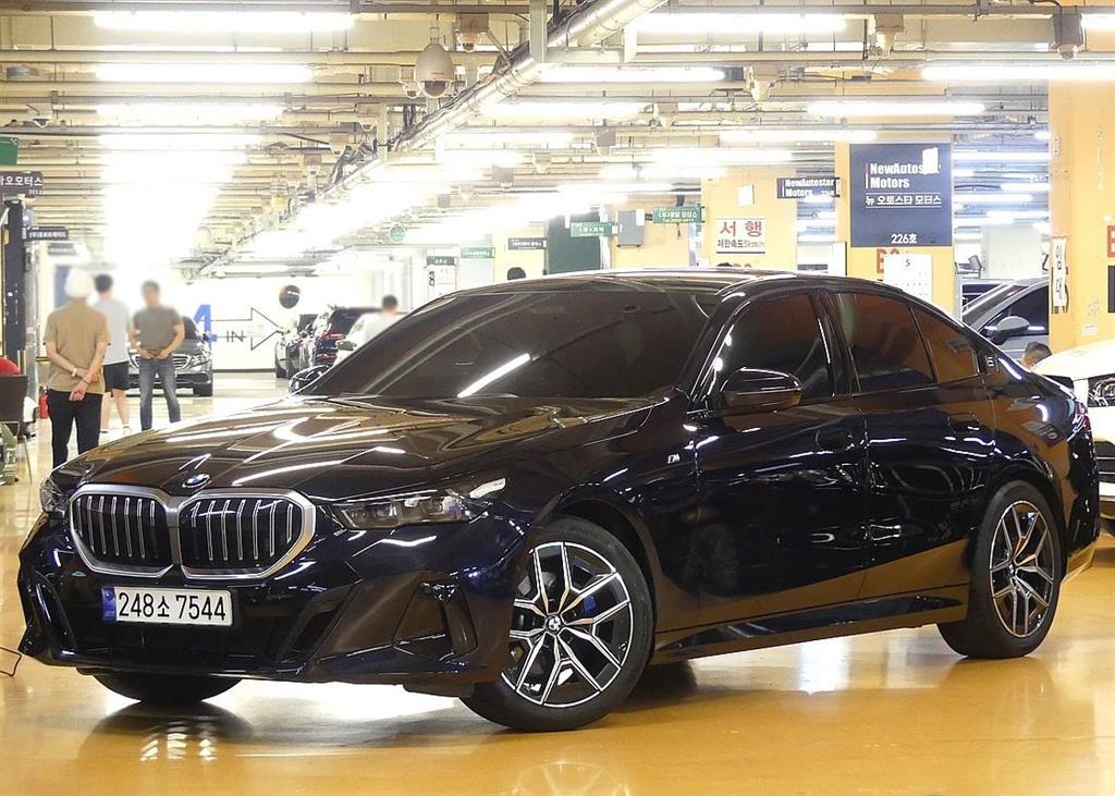 BMW 5 Series 2024 Azul - Importación desde Corea - HF Imports Iquique - Foto 1