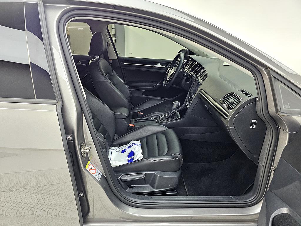 Volkswagen Golf - Vista 11