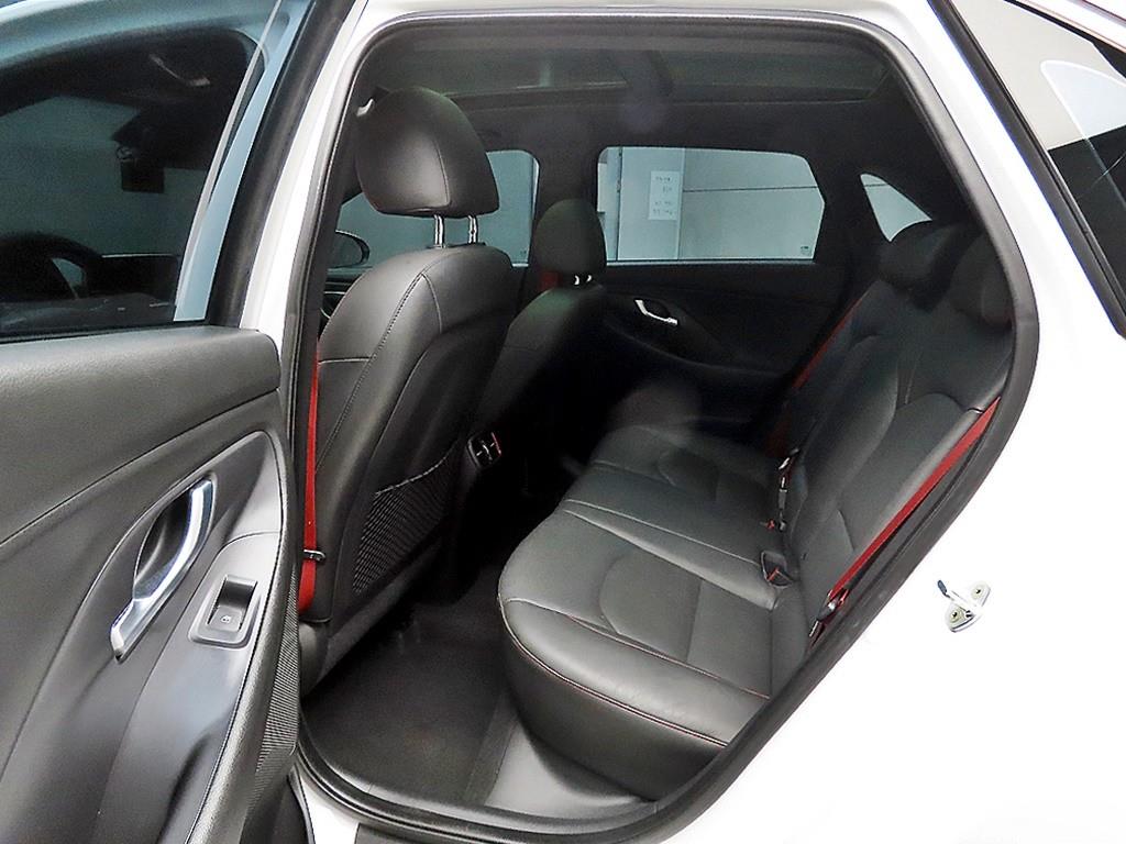 HYUNDAI i30 - Vista 6