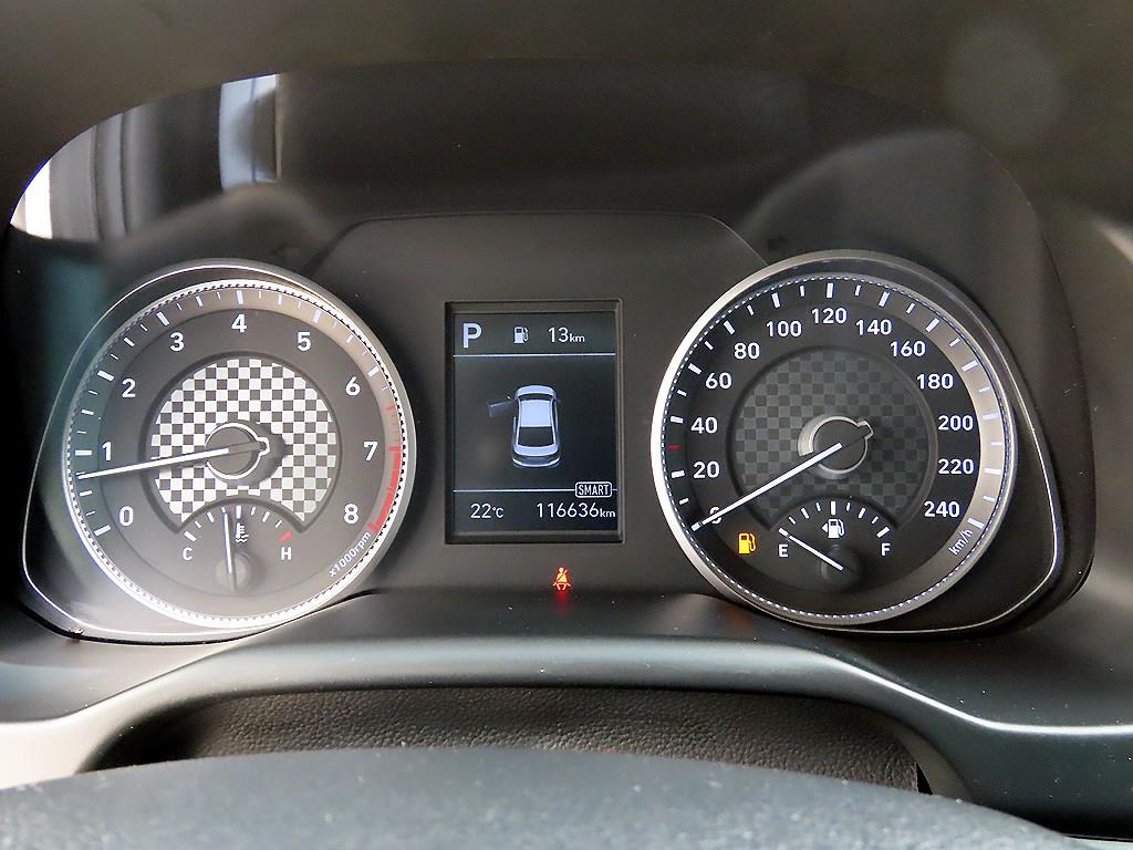 HYUNDAI Avante - Vista 9