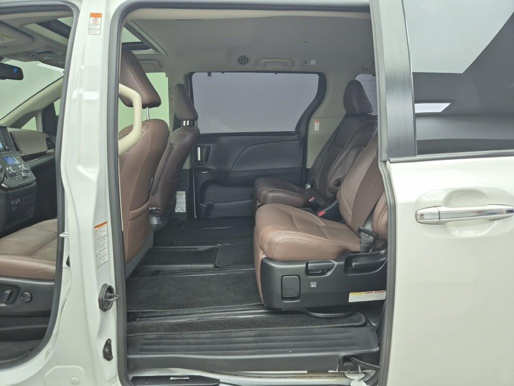 Toyota Siena - Vista 12