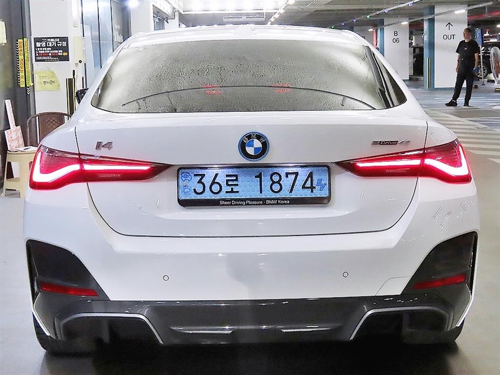 BMW i4 - Vista 5