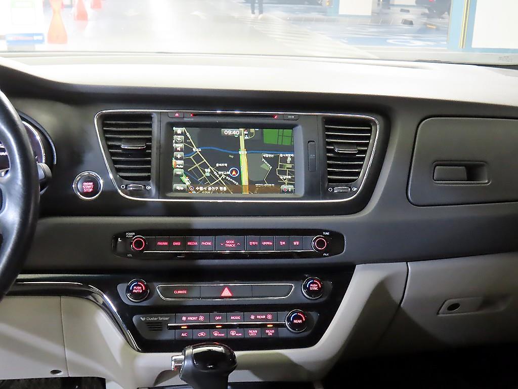 KIA Carnival - Vista 11