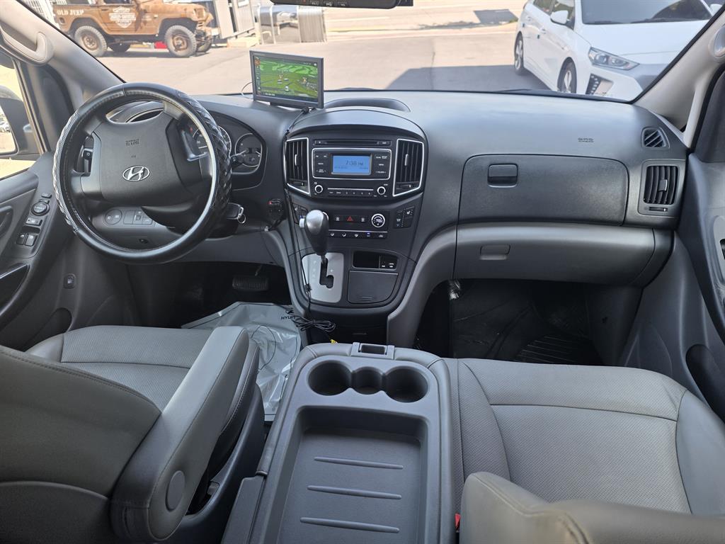 HYUNDAI Starex - Vista 7