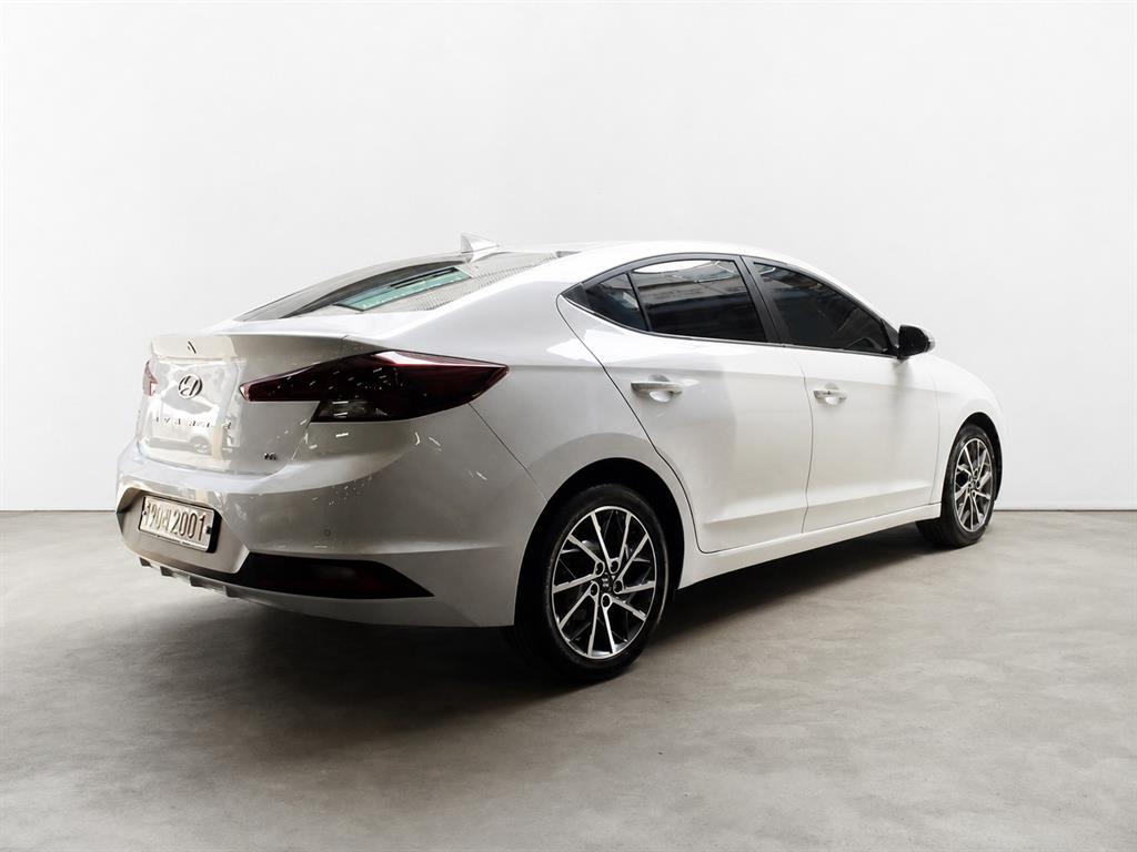 HYUNDAI Avante - Vista 4