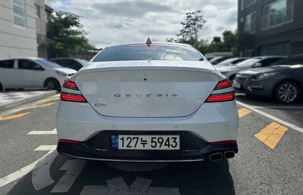 Genesis G70 - Vista 3