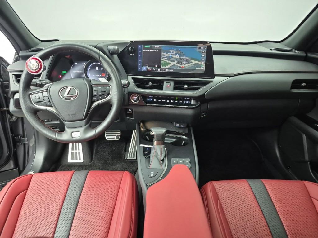 Lexus UX - Vista 5