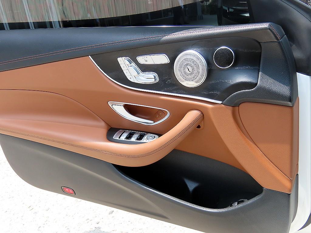 Mercedes Benz E class - Vista 12
