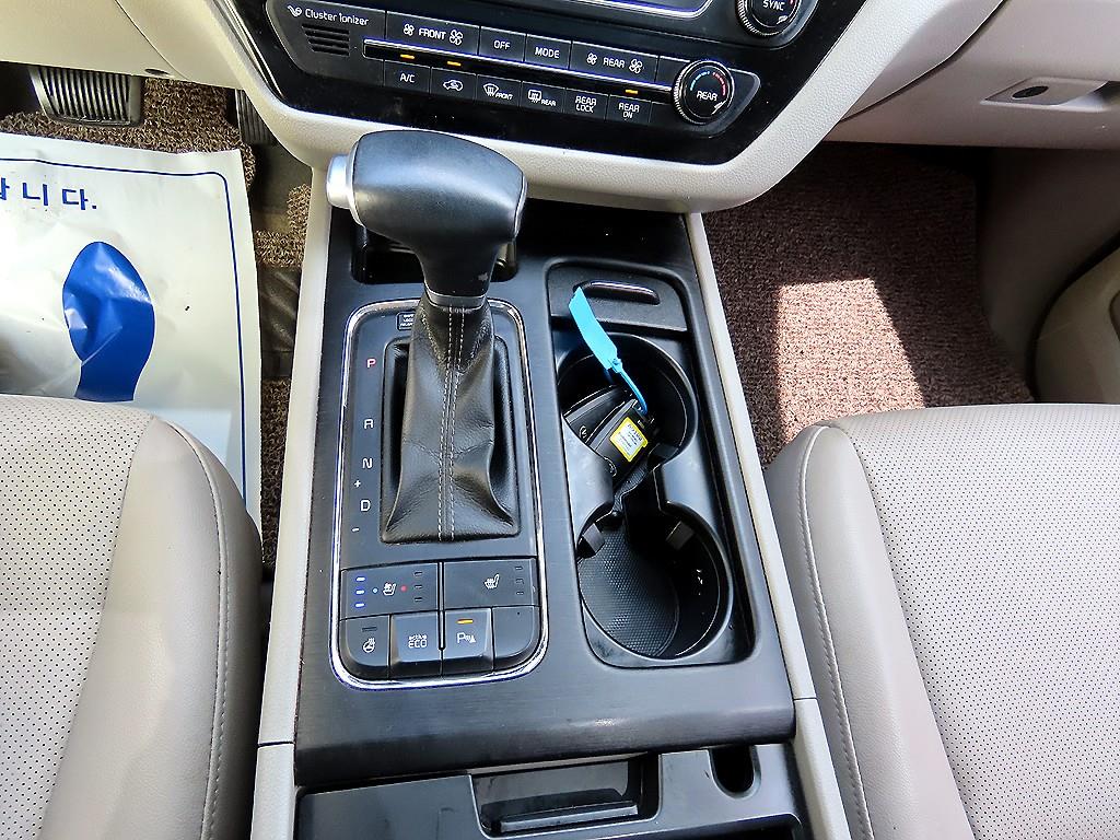 KIA Carnival - Vista 11