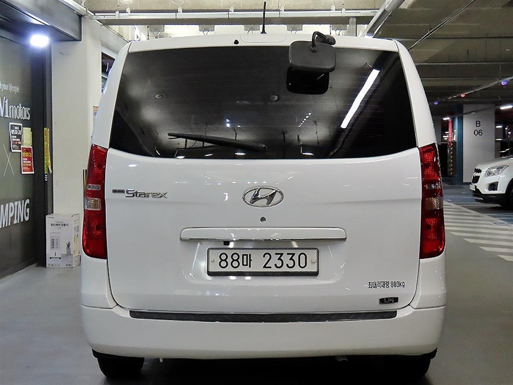 HYUNDAI Starex - Vista 5