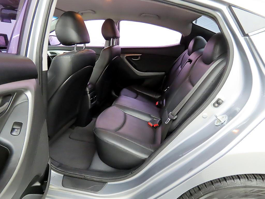 HYUNDAI Avante - Vista 6