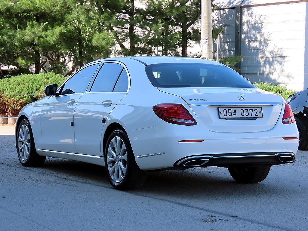 Mercedes Benz E class - Vista 3