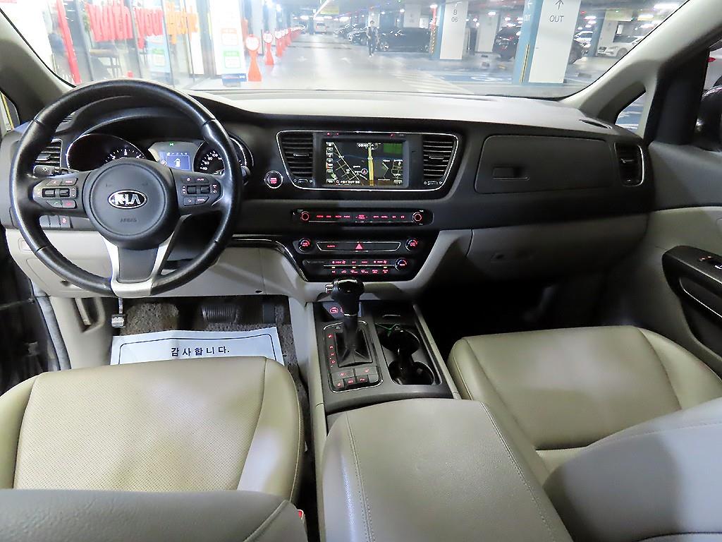 KIA Carnival - Vista 10