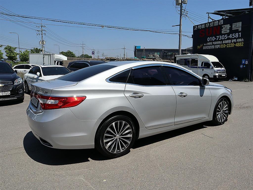 HYUNDAI Grandeur - Vista 5