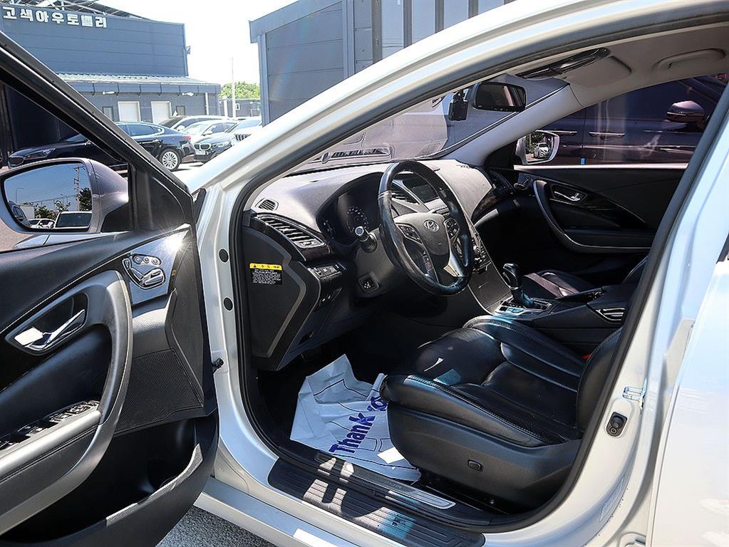 HYUNDAI Grandeur - Vista 11