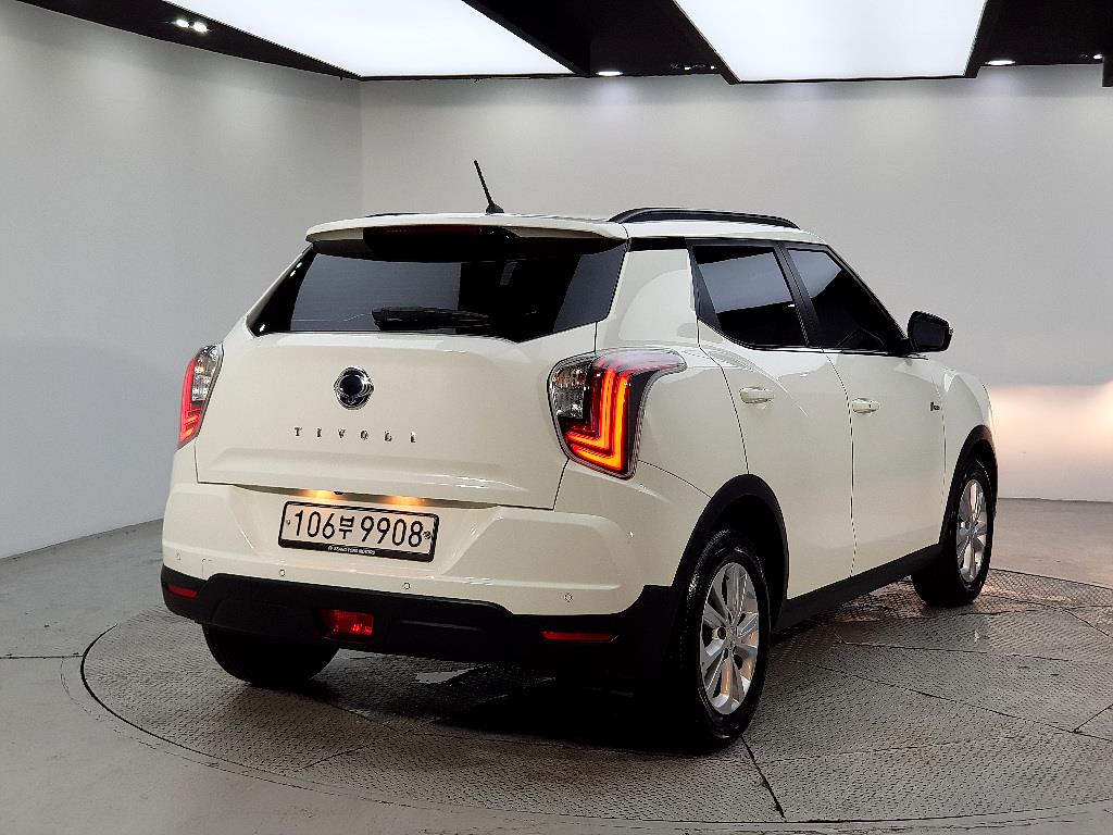 Ssangyong Tivoli - Vista 4