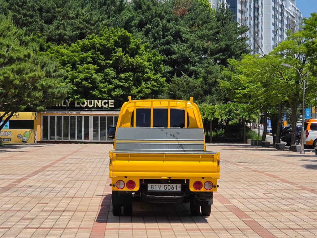 Small Truck Cargo (small) - Vista 3