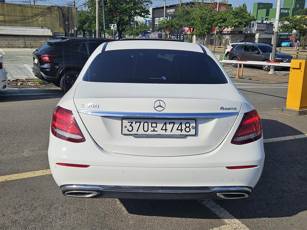 Mercedes Benz E class - Vista 3