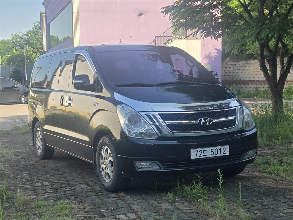 HYUNDAI Starex - Vista 2