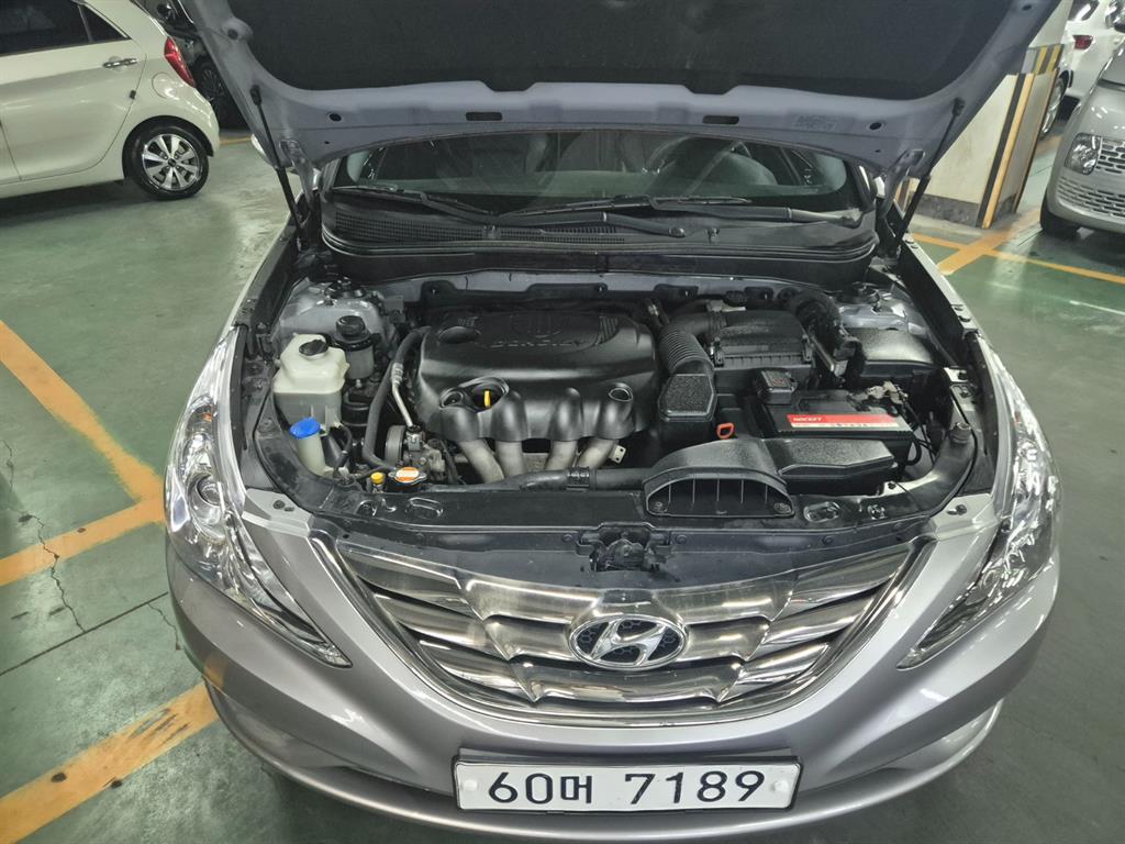 HYUNDAI Sonata - Vista 3