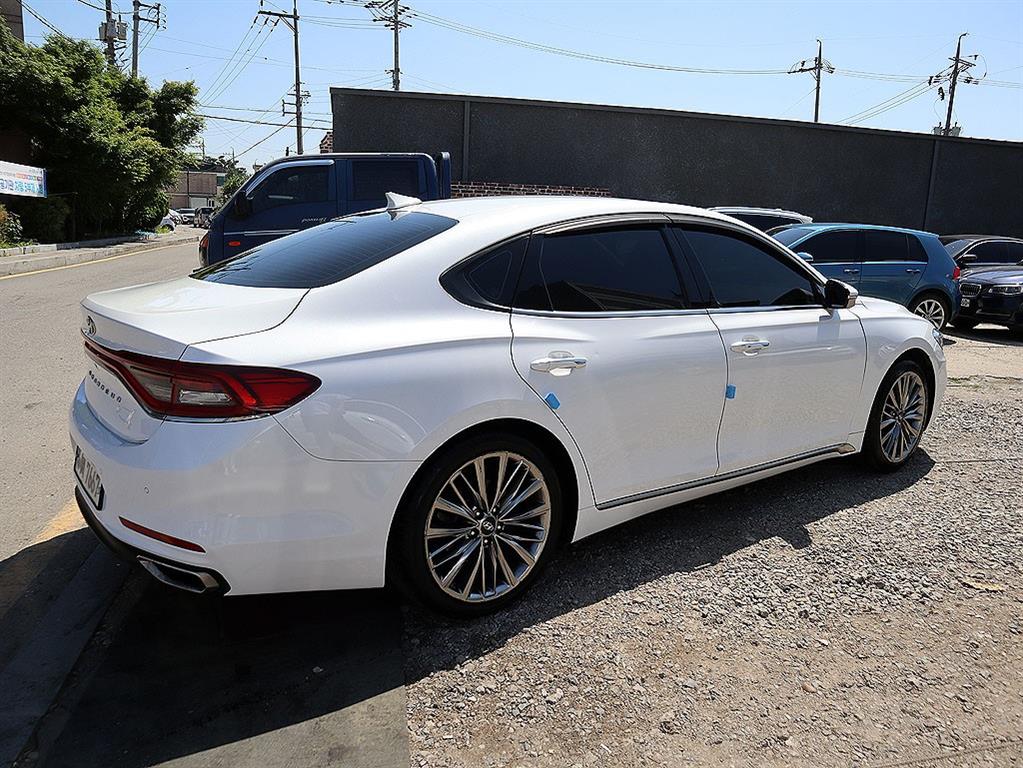 HYUNDAI Grandeur - Vista 7