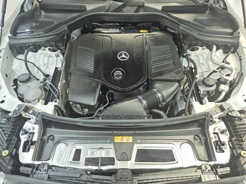 Mercedes Benz GLC Class - Vista 5