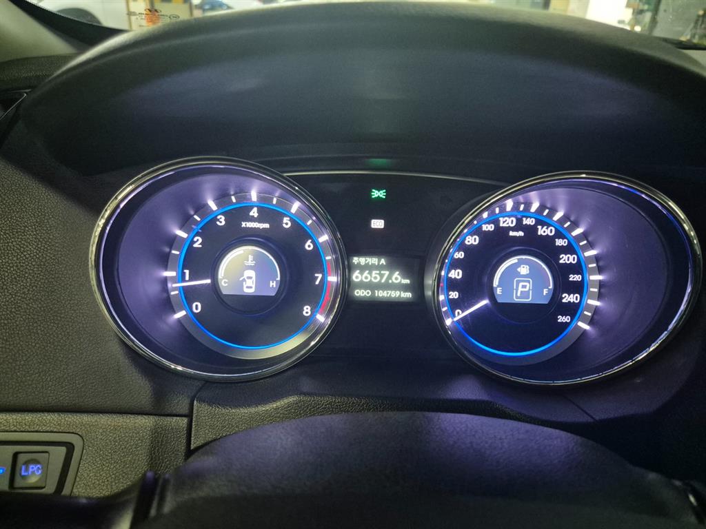 HYUNDAI Sonata - Vista 9