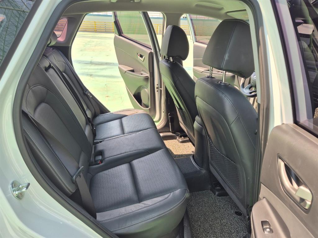 HYUNDAI Kona - Vista 8