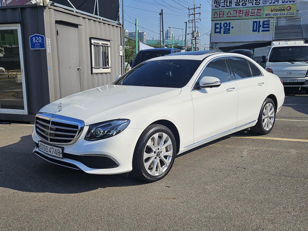 Mercedes Benz E class - Vista 2